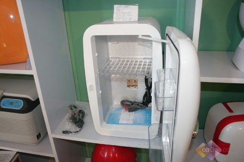 09中山小家電交易會(huì) 超可愛小冰箱引領(lǐng)個(gè)性化消費(fèi)，化工材料創(chuàng)新成幕后功臣